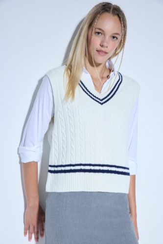 Coool Regular Fit V Yaka Saç Örgü Desenli Triko Süveter