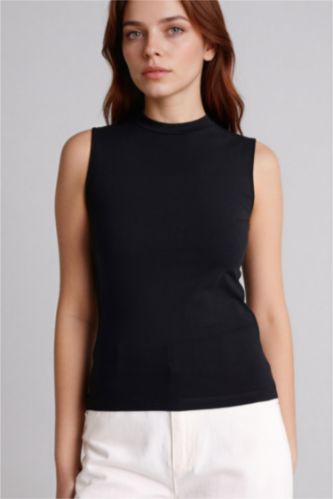 WOMAN Black Crew Neck Sleeveless Blouse