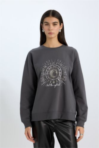 سويت شيرت خفيف قصة مريحة برقبة مستديرة