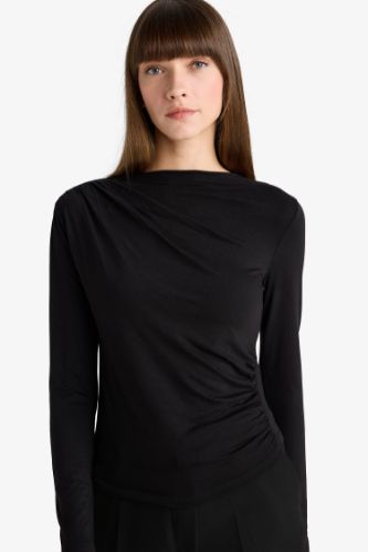Slim Fit Dar Kesim Kayık Yaka Uzun Kollu Bluz
