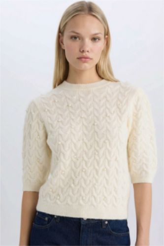 Свитер стандартного кроя с круглым вырезом