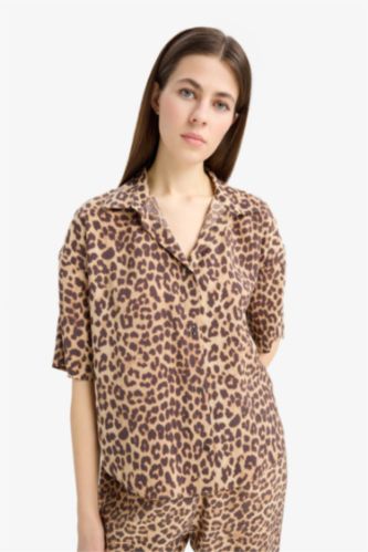 үлкен пішім Қысқа жеңді жейде