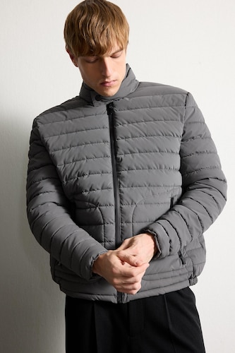 Erkek Gri Rüzgar Geçirmez Slim Fit Dar Kesim Dik Yaka Astarlı Fermuarlı Cepli Kışlık Mont