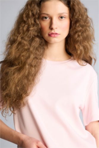 Kadın Açık Pembe Regular Fıt Bisiklet Yaka Kısa Kollu Tişört