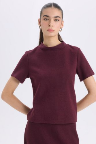 Slim Fit Dar Kesim Yarım Balıkçı Yaka Basic Düz Kısa Kollu Bordo Tişört