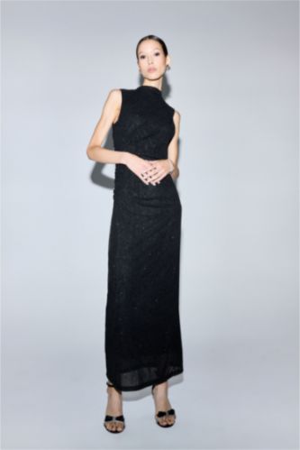 Fitted Embroidered Velvet Sleeveless Maxi Dress