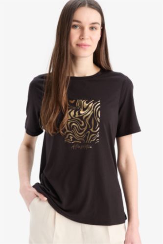 تي شيرت نص كم قصة عادية بياقة مستديرة