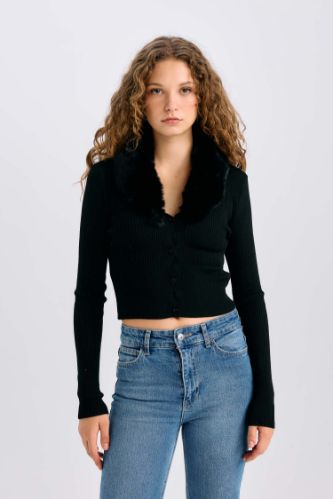 Slim Fit Dar Kesim Suni Kürklü V Yaka Düğmeli Triko Hırka