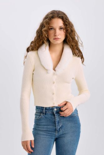 Slim Fit Dar Kesim Suni Kürklü V Yaka Düğmeli Triko Hırka