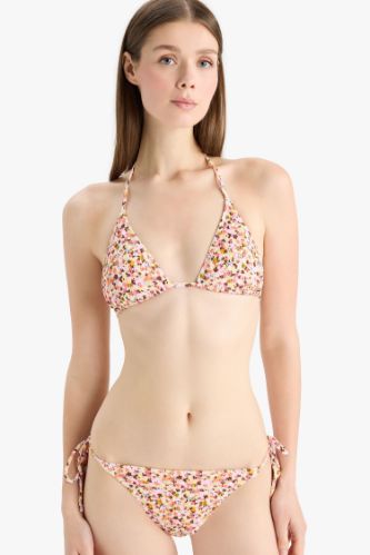 Regular Fit Çiçekli Bürümcük Üçgen Bikini Üstü-Fall in Love