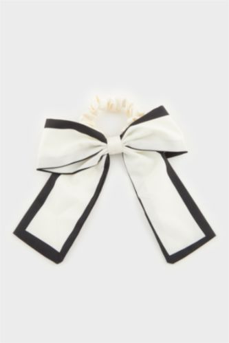 Kadın Beyaz Fiyonk Lastik Toka