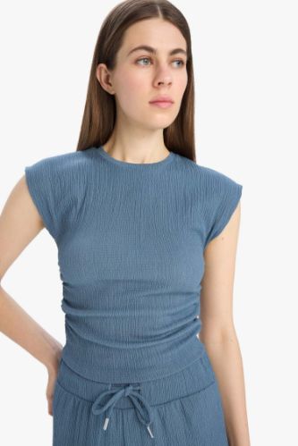 Slim Fit Dar Kesim Bisiklet Yaka Bürümcük Kısa Kollu Tişört