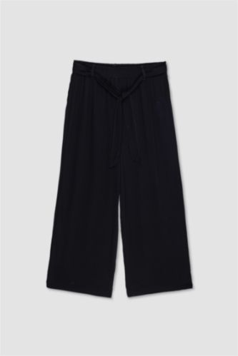 WOMAN Black Culotte Fit Elastic Waist Straight Leg Crinkle Capri Pants