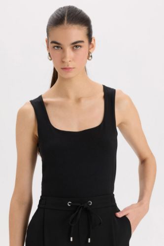 Slim Fit Dar Kesim Kare Yaka Basic Düz Siyah Atlet