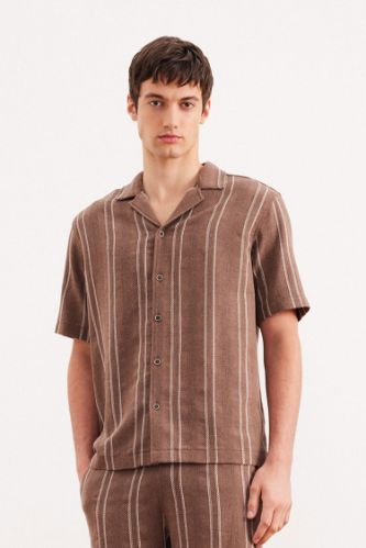 Regular Fit Polo Yaka Jakarlı Kısa Kollu Gömlek