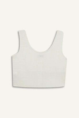 Slim Fit Crew Neck Sleeveless Blouse