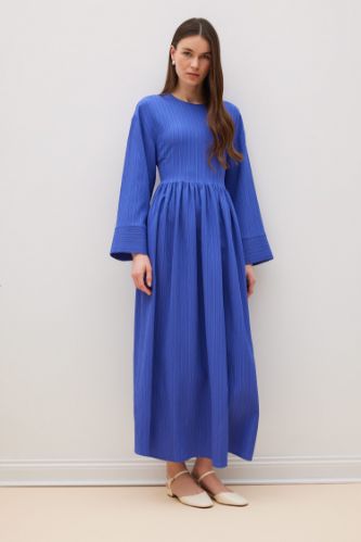Regular Fit Bisiklet Yaka Gofre Dokulu Uzun Kollu Maxi Elbise