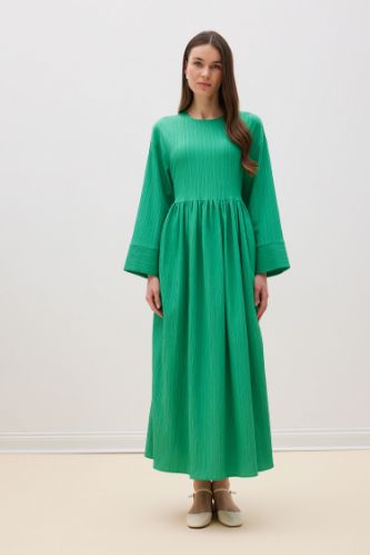 Regular Fit Bisiklet Yaka Gofre Dokulu Uzun Kollu Maxi Elbise