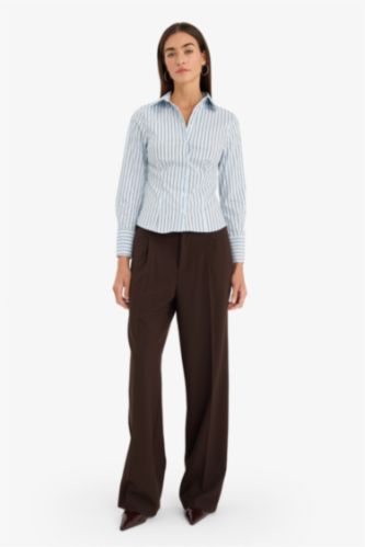 بنطرون قصة مستقيمة وخصر عالي