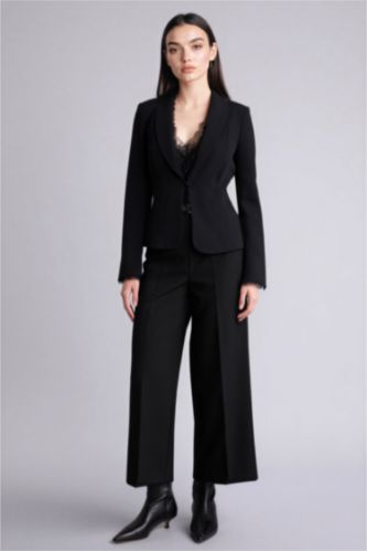Woman Black Culotte Fit Regular Hem Trousers
