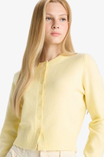 جاكيت تريكو سليم فيت بياخة مستديرة بأزرار