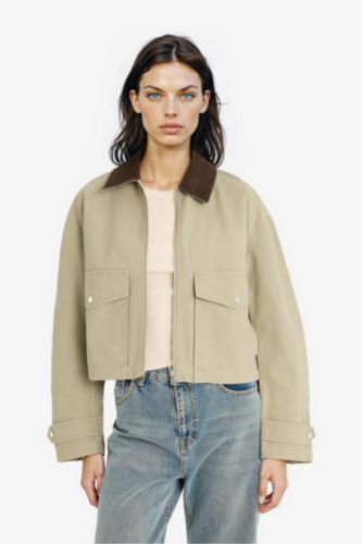 Veste courte à col contrasté et fermeture zip avec poches