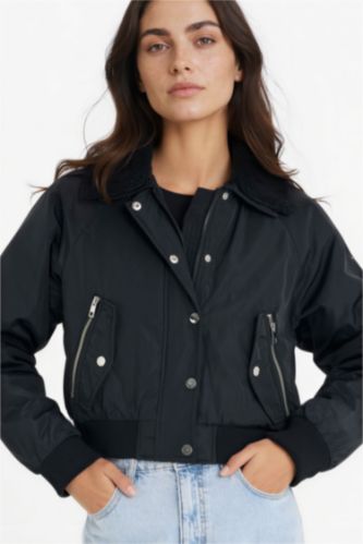 Kadın Siyah Su Geçirmez Regular Fit Polo Yaka Crop Fermuarlı Mont