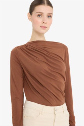 FEMME Beige Top slim à manches longues et col bateau