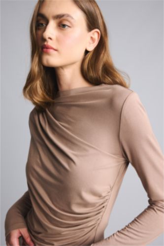 Әйелдерге ашық қоңыр Slim Fit футболка