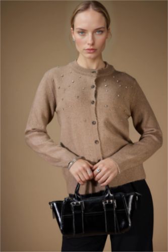 كارديجان تريكو قصة عادية برقبة مستديرة بأحجار