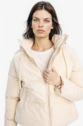 Standart Fit Kapüşonlu Fermuarlı Cepli Şişme Mont