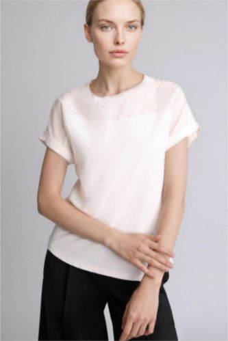 Kadın Kırık Beyaz Flamlı Pamuk Kısa Kollu Tişört