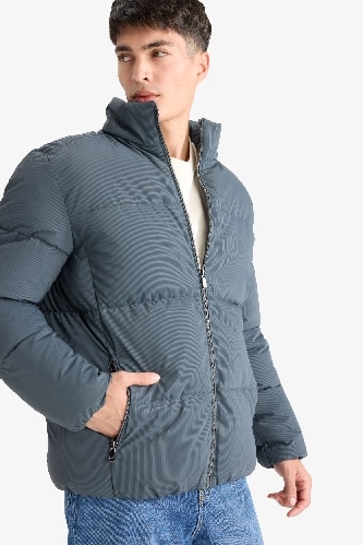 Куртка Regular Fit на молнии с воротником-стойкой, водонепроницаемая