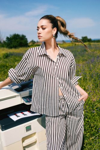 Afra x DeFacto Loose Fit Çizgili Poplin Uzun Kollu Gömlek