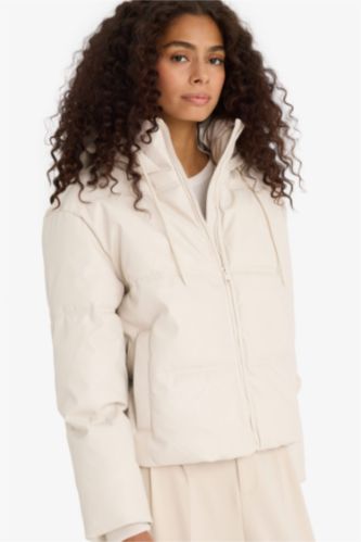 جاكيت جلد صناعي قصة عادية بغطاء للرأس مبطن بالصوف