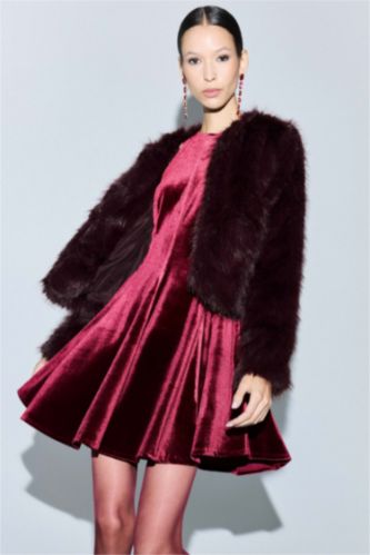 فرو صناعي قصة عادية