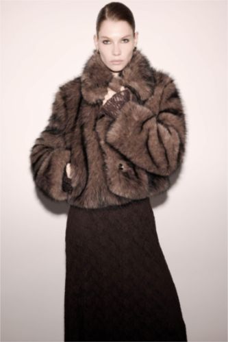 Regular Fit Düğmeli Kısa Suni Kürk