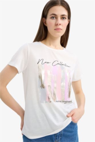 تيشيرت نص كم قصة عادية بياقة مستديرة مطبوع