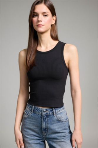 WOMAN Black Slim Fit Camisole Halter Collar Tank Top