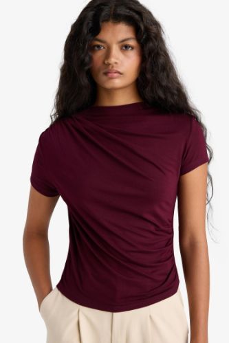 تيشيرت نص كم سليم فيت بياقة عالية