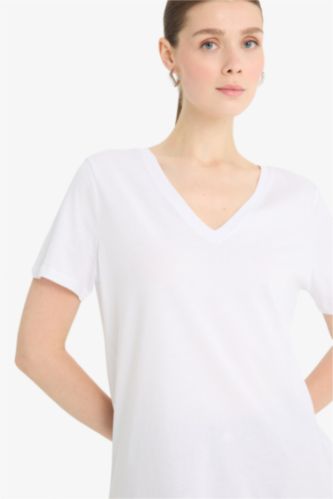 Kadın Beyaz Regular Fıt V Yaka Basıc Düz Penye Kısa Kollu Tişört