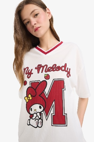 Coool Hello Kitty Oversize Geniş Kalıp V Yaka Baskılı Forma Kumaşı Kısa Kollu Tişört