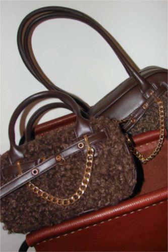 Kadın Pelüş Detaylı Suni Deri Çapraz Çanta