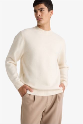 بلوفر صوف برقبة دائرية مقاس ريلاكس فيت قصة مريحة