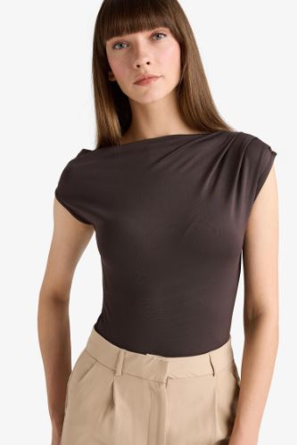 Slim Fit Asymmetrical Blouse