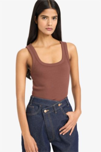 Женщины Коричневый Майка кашкорсе Fitted в рубчик с U-образным вырезом