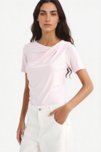 نساء زهري فاتح تيشيرت نص ردن سليم فيت بياخة واسعة