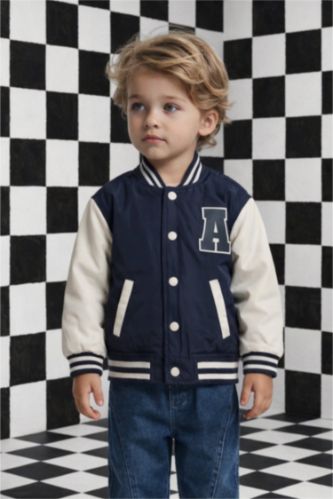 جاكيت ولادي مقاوم للماء