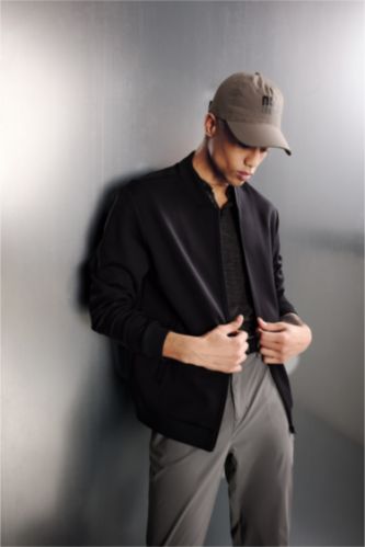 رجالي أسود كارديجان قصة عادية بياقة عالية