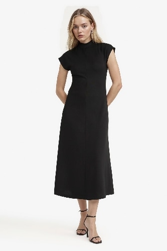 жартылай мойынжейде қысқа жеңді Қысқа жеңді трикотаж көйлек